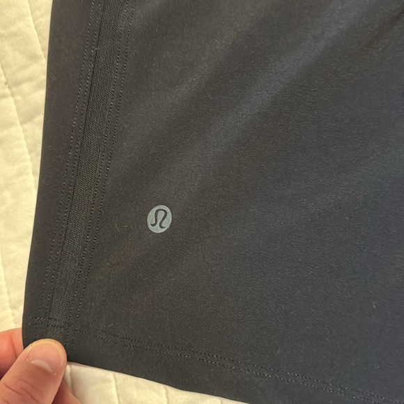 Lululemon Pace Breaker- Lined 9’ Medium - Picture 4 of 5